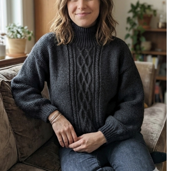 Handmade Wool Long Sweater - Picture 4 of 8